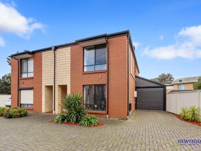 Modern, quiet, low maintenance, comfortable 3 bed, 1 bath home with excellent access to transport and shops in bustling Salisbury