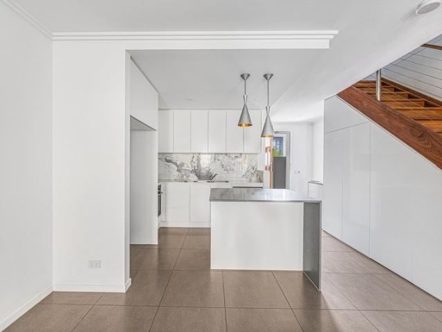 Modern Robina Living, Walking distance to Towncentre & No Body Corporate Fees. Vacant, ready to move in rent out