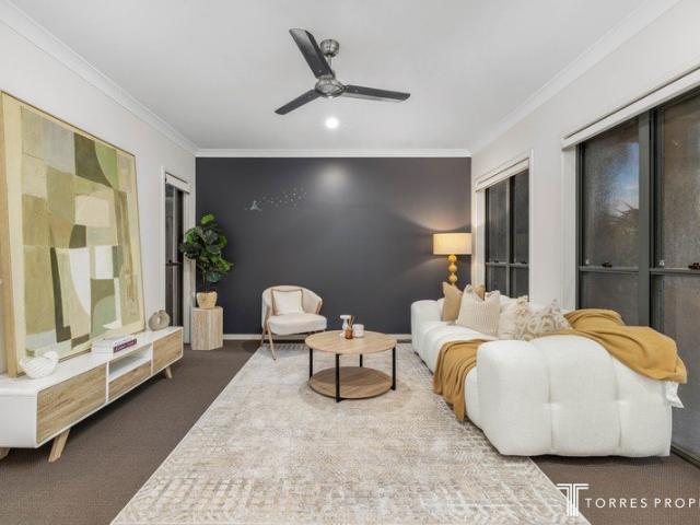 Modern Rochedale Living with a Clever Sense of Privacy