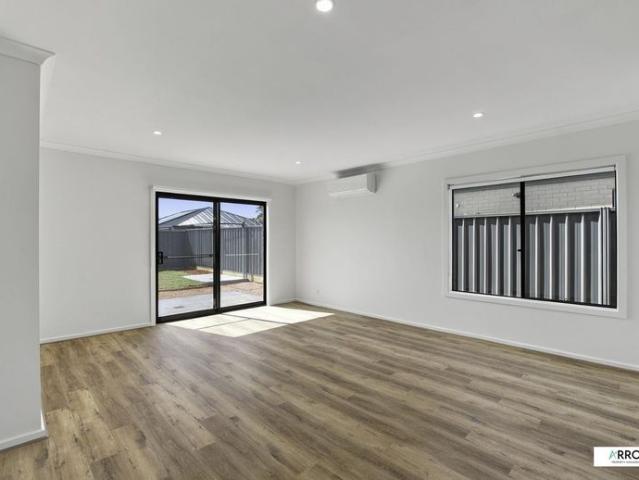 Modern Room with Private Ensuite in Stylish Co Living Home