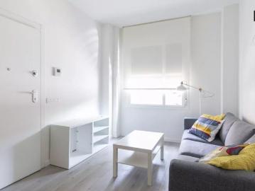 Modern room in 4 bedroom apartment in Tetuán