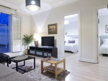 Modern room in 8 bedroom apartment in Abando, Bilbao