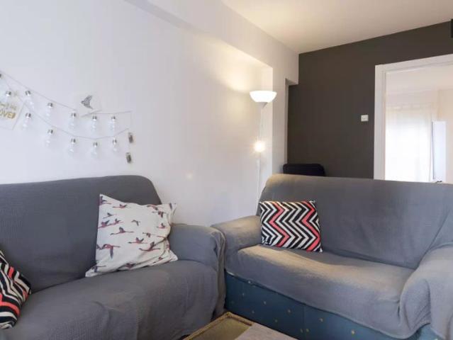 Modern room in 3 bedroom apartment in Begoña, Bilbao