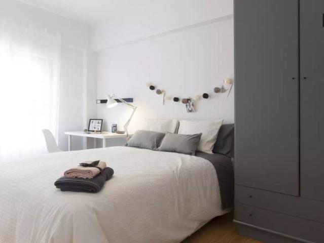 Modern room in 3 bedroom apartment in Begoña, Bilbao