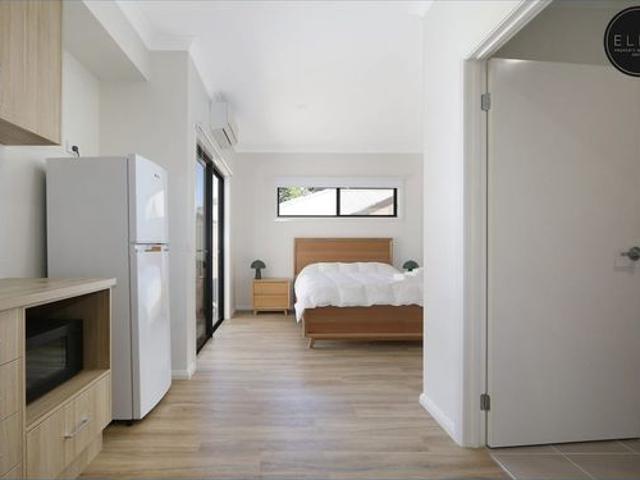 MODERN ROOMING HOUSE ALL BILLS INCLUDED