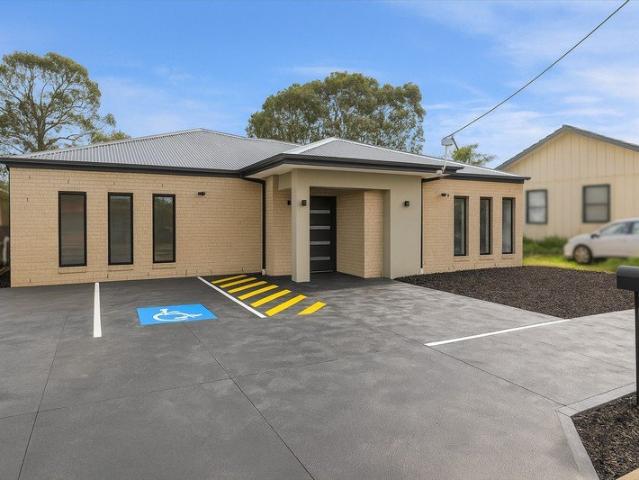 Modern Rooms with Private Ensuites All Bills Included 7 Star Energy Home in Werribee