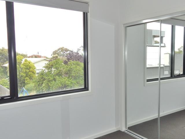 Modern Reverse Living with Style and Comfort!