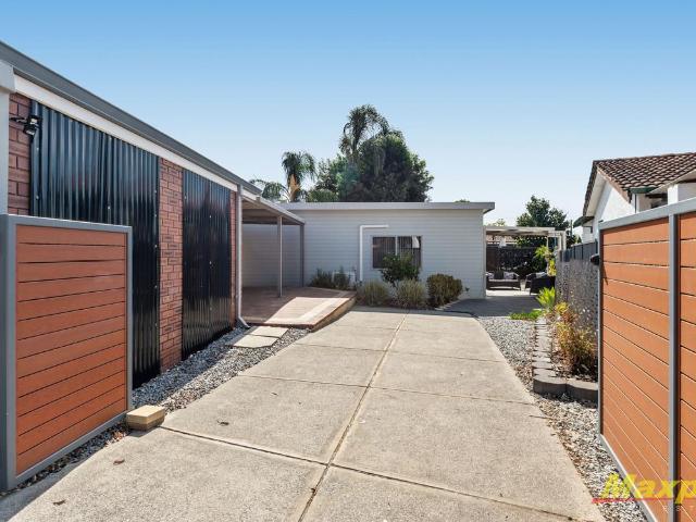 Modern rear granny flat, close to the River