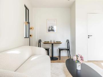 Modern, refurbished 38m2 flat in a lively, family friendly neighbourhood close to transport links Paris Amsterdam Apartments for Rent