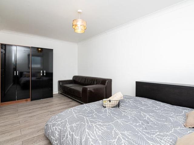 Modern Refurbished Apartment Canary Wharf