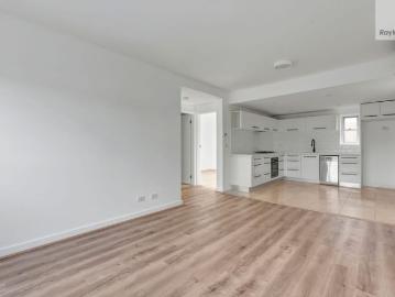 Modern & Refurbished Brunswick Living
