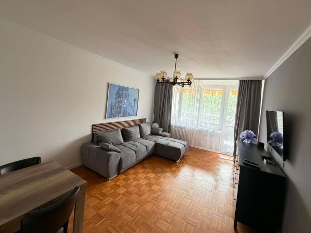 Modern, Renovated Apartment in Düsseldorf – Ideal for Couples or Small Families