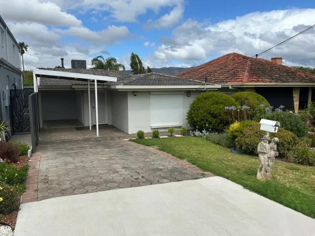 Modern, Renovated Home Close to Paradise Interchange O Bahn Bus Stop & Linear Park