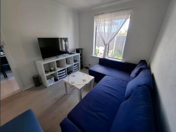 Modern, Renovated Home Close to Paradise Interchange O Bahn Bus Stop & Linear Park