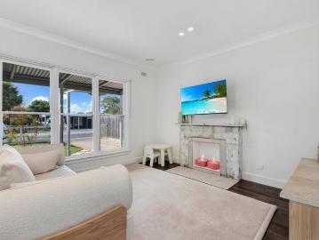 Modern Renovated Home with Gardener Included in Herne Hill