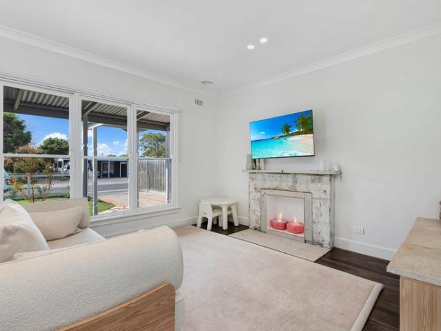 Modern Renovated Home with Gardener Included in Herne Hill