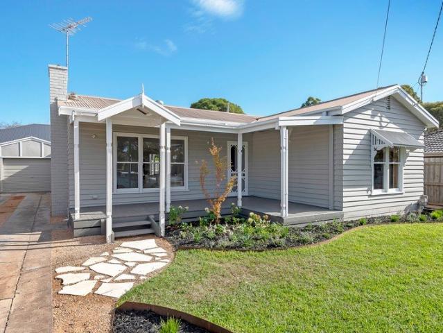 Modern Renovated Home with Gardener Included in Herne Hill