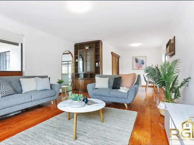 ! Modern Renovated house in Valley View !