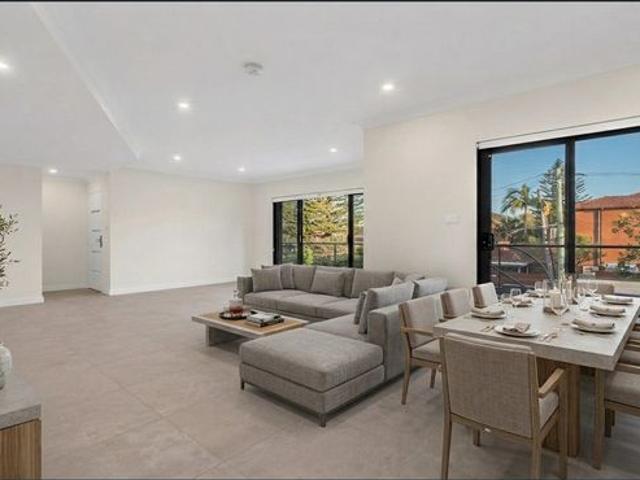 Modern Renovated Townhouse with Spacious Outdoor Living