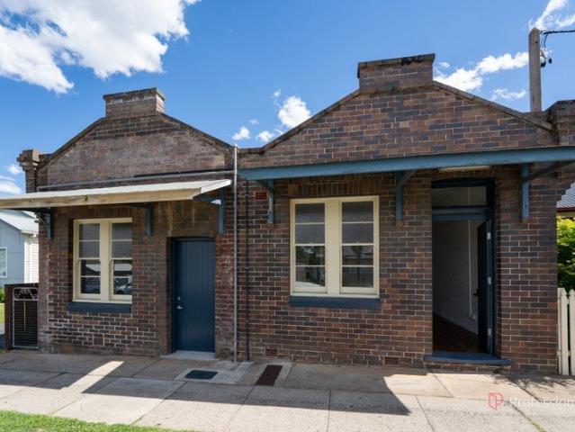 MODERN RENOVATED UNIT IN PRIME CBD LOCATION