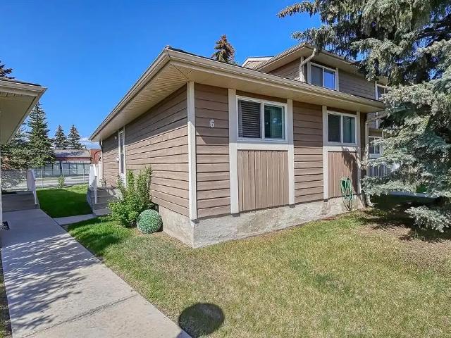 Modern & Renovated 3 Bedroom Townhouse | Spacious & Inviting |