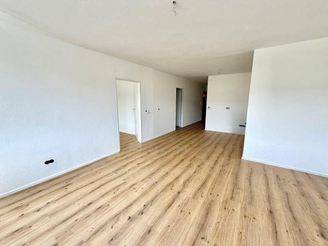 Modern, renovierte 2 Zimmer Wohnung mit Grünblick