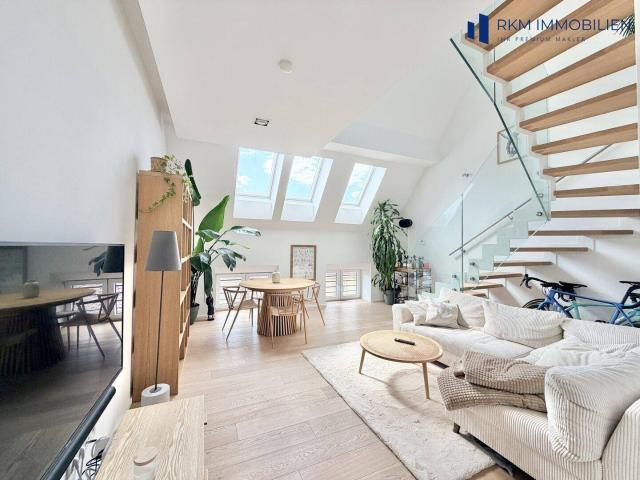 Modern renovierte klimatisierte Dachgeschoß Wohnung mit Terrasse und Blick auf den Stephansdom