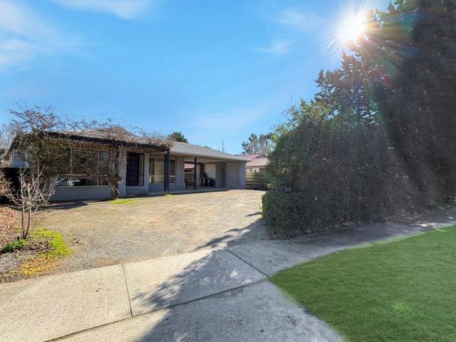 Modern Rental Property with Open Plan Living, Large Garden and Convenient Location
