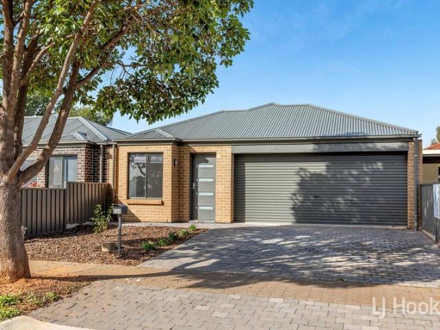 MODERN RESERVE FRONT LIVING IN A PRIME FAMILY LOCATION