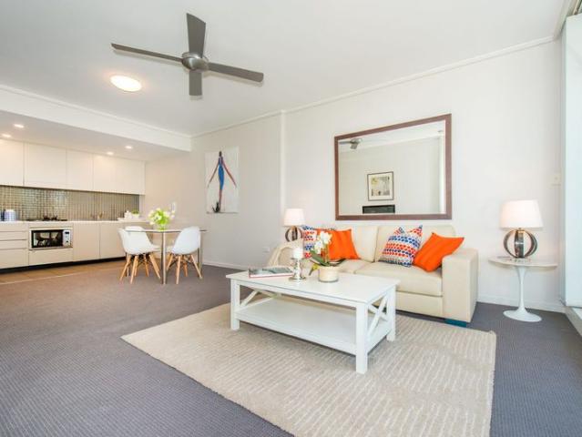 Modern Resort Style One Bedroom Apartment with study