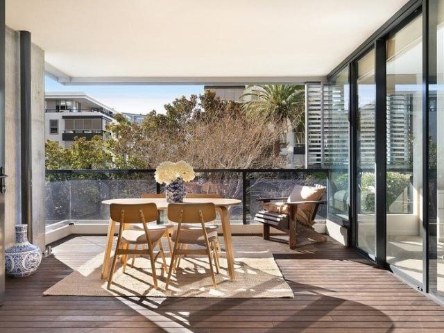 Modern Resort Style 1 bedroom plus Study