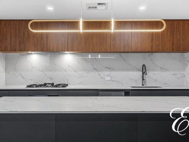MODERN RIVERSIDE ELEGANCE LIVING