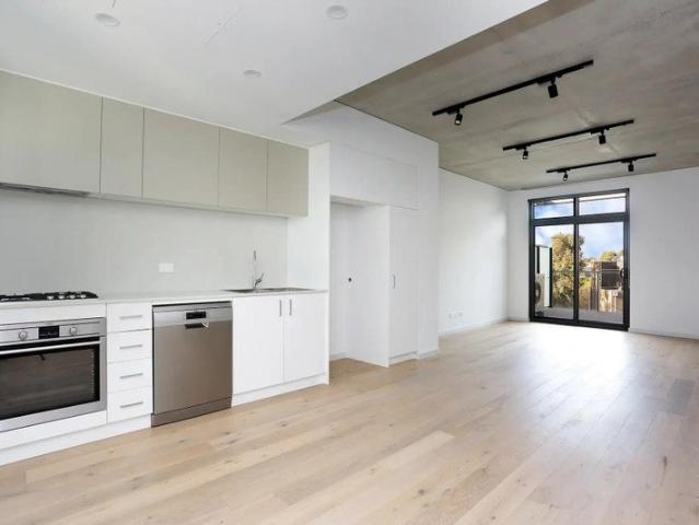 Modern Riverside Living in the Heart of Kensington