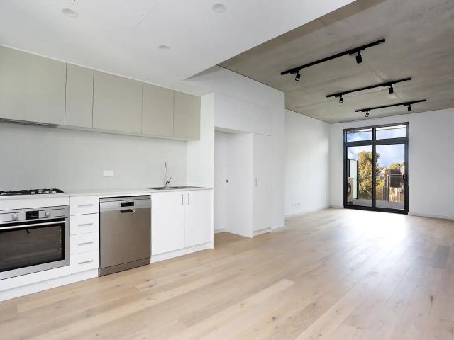 Modern Riverside Living in the Heart of Kensington