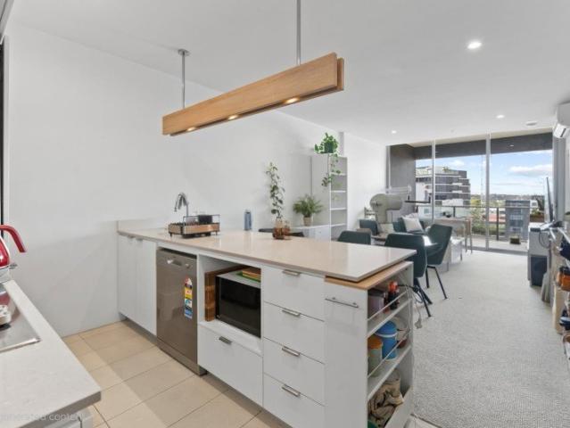 Modern Riverside Living in the Heart of West End