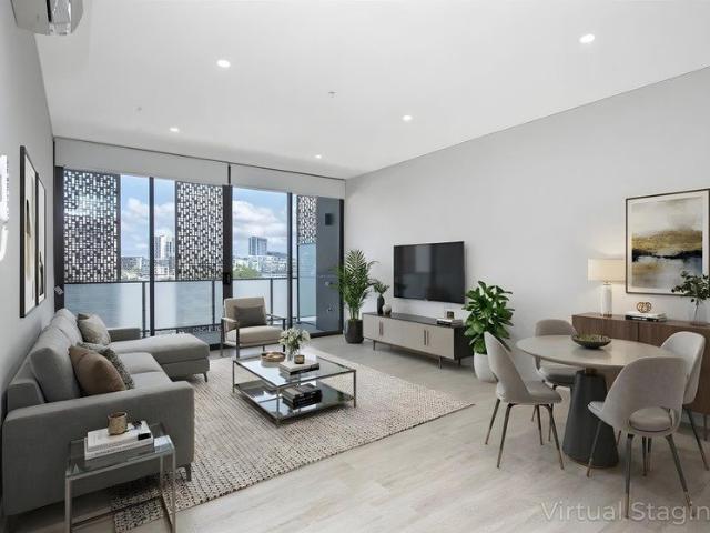 Modern Riverside Sophistication | The Ultimate Urban Retreat