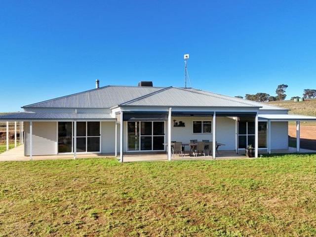 MODERN RURAL HOLDING WITH SPACE AND SELF SUFFICIENCY