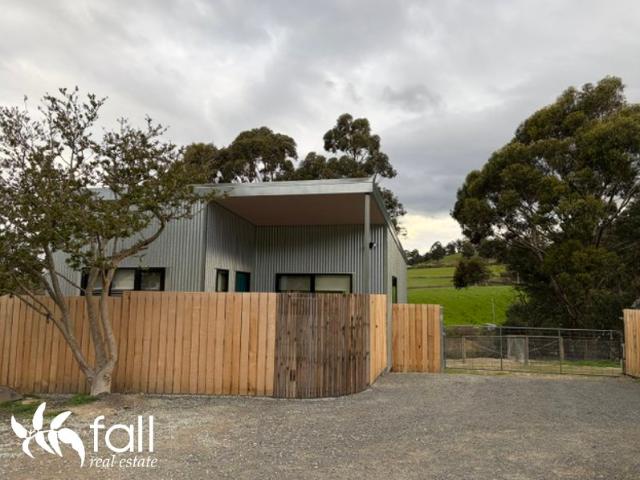 Modern Rural Living in Peaceful Woodbridge