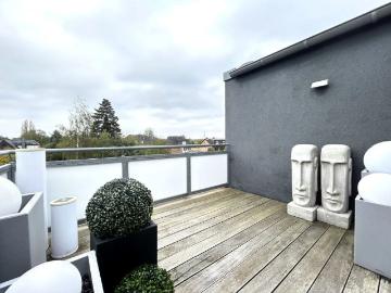 JETZT MIT NEUEN FOTOS ! Großzügige 2 Zi. Dachgeschosswohnung für Anspruchsvolle