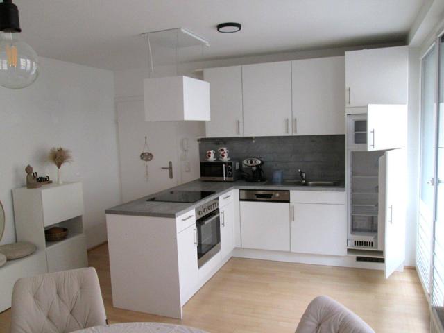 Modern Wohnen mit Balkon Nähe U3 und Donaukanal! Möbliert mit Ablöse!