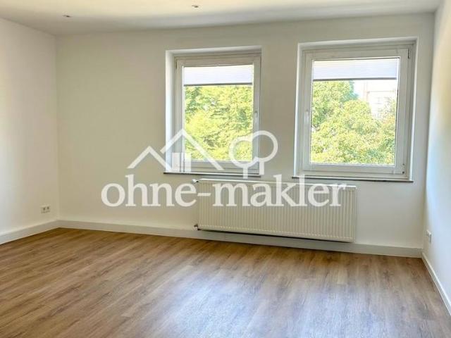 Modern wohnen mit Parkblick. Sanierte 3 Zimmer Wohnung in zentraler Lage