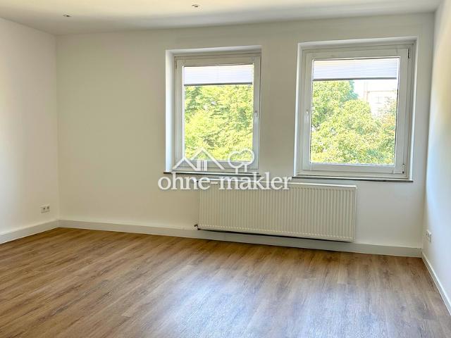 Modern wohnen mit Parkblick. Sanierte 3 Zimmer Wohnung in zentraler Lage