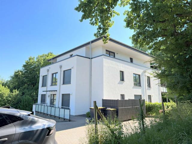 Modern wohnen mit Perspektive: großzügige 3 Zimmer Wohnung mit Balkon, Aufzug und zwei Stellplätzen