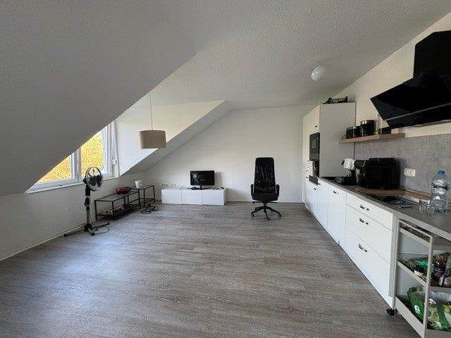Modern wohnen in Düsseldorf Wersten, Fußbodenheizung und Tageslicht Bad, Übernahme Küche möglich