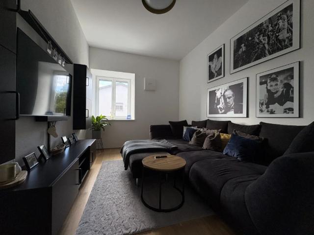 Modern wohnen in Höhnhart: 4 Zimmer, Südbalkon und 2 Stellplätze