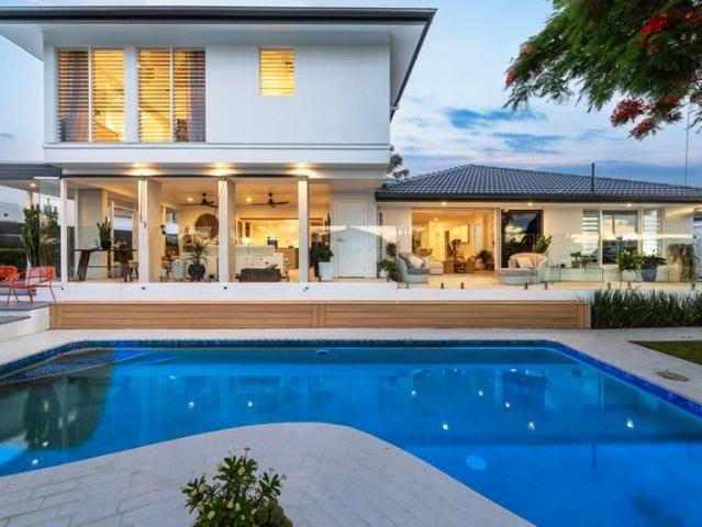 Resort Style Relaxed Living On Wide Water, Quite Street Position
