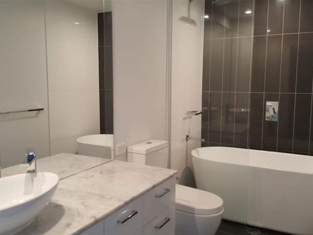 Modern Waterfront Living in Biggera Waters