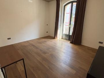 Modern Waterfront Loft – 3m Ceilings, AC & Floor Heating