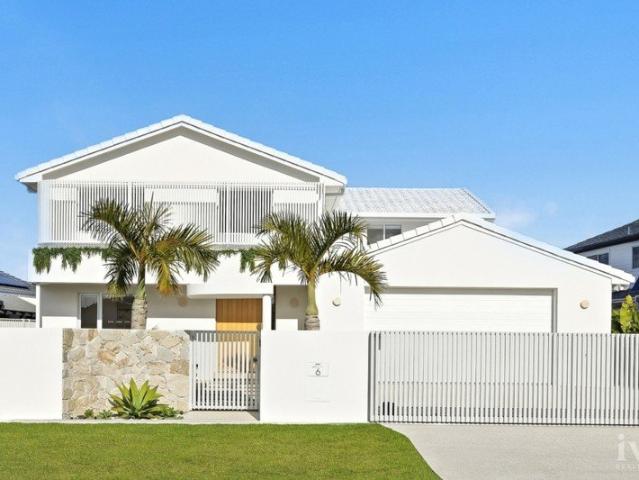 Modern Waterfront Showstopper in Paradise Point
