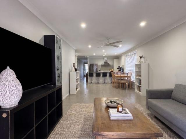 MODERN WATERSIDE LIVING!